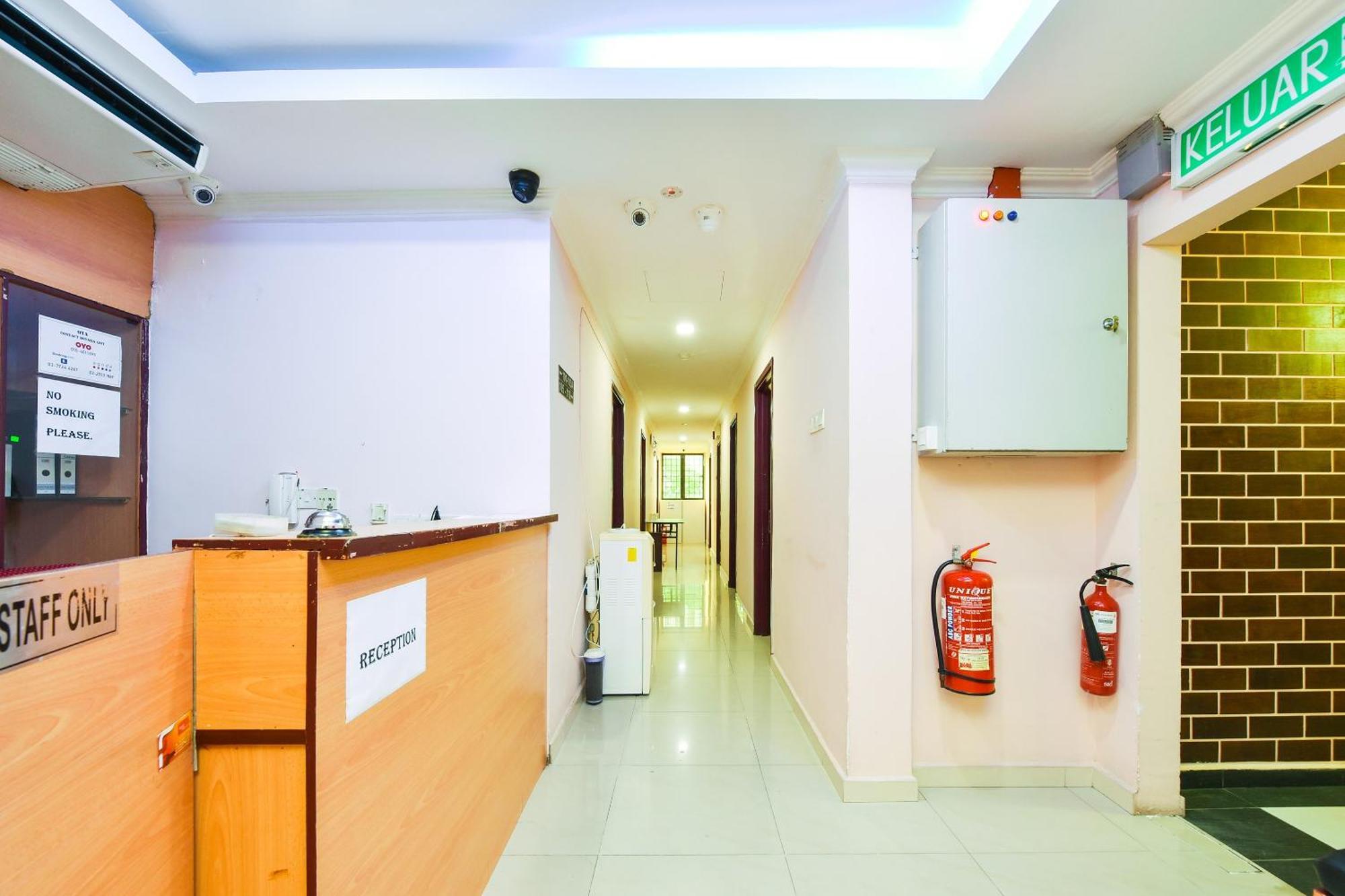 Super Oyo 90562 J Hotel Pj Petaling Jaya Extérieur photo