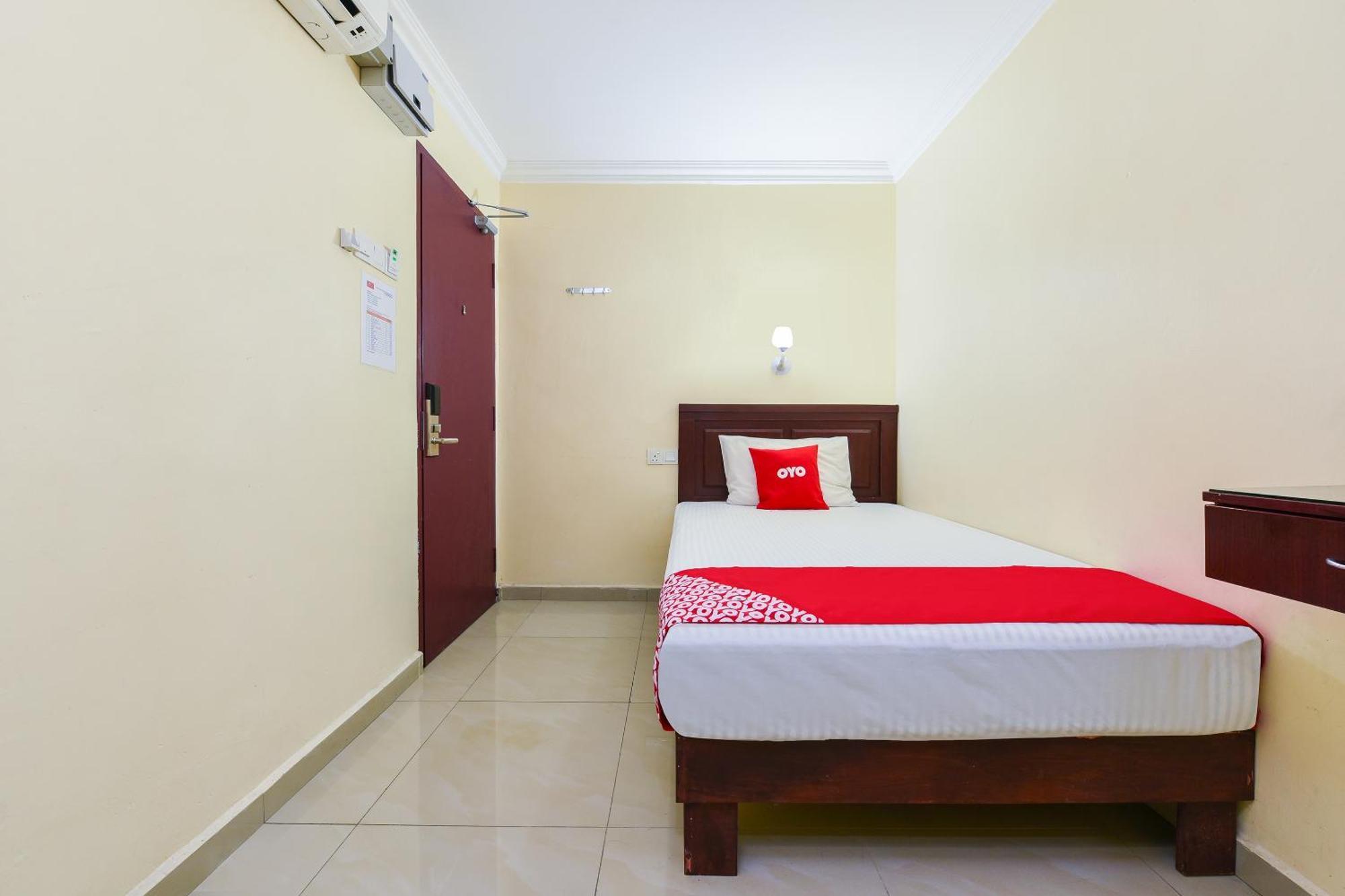 Super Oyo 90562 J Hotel Pj Petaling Jaya Extérieur photo